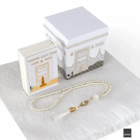 Kabe Kare Kutulu Hediye Seti – Seccade, Tesbih, Kur’an-ı Kerim